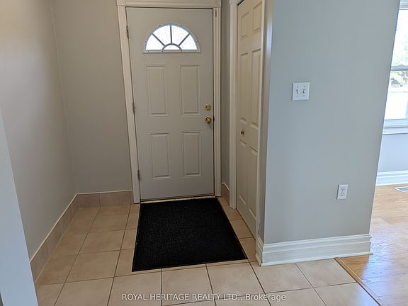 3rd image of 951 Dundas St E #1