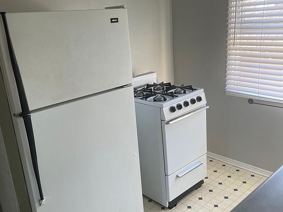 5th image of 931 22nd St #3