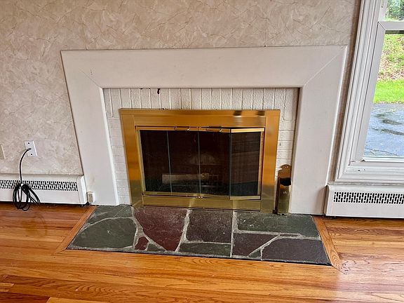 5th image of 79 Newton Ave N