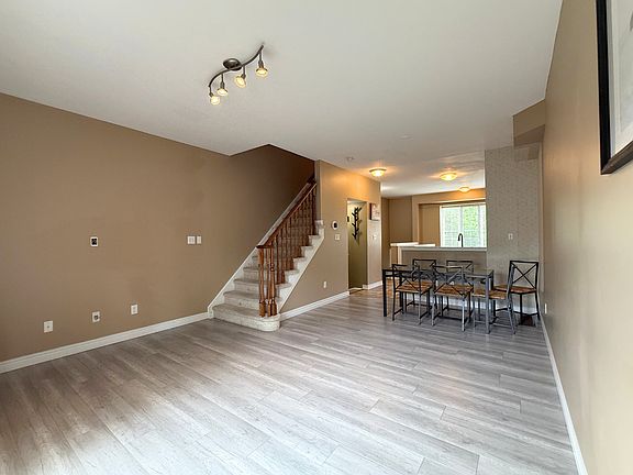 3rd image of 26 Chapman Ln