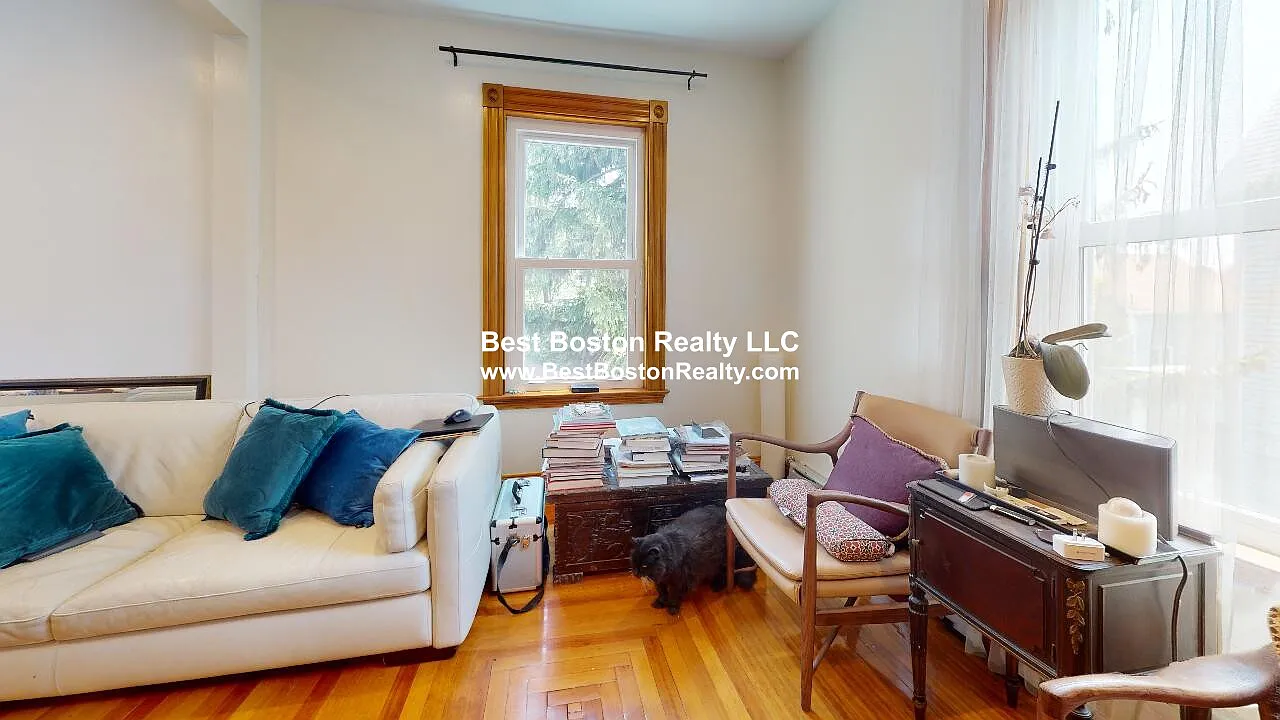 3 bed, 1200 sqft, $3,600 — Photo 2