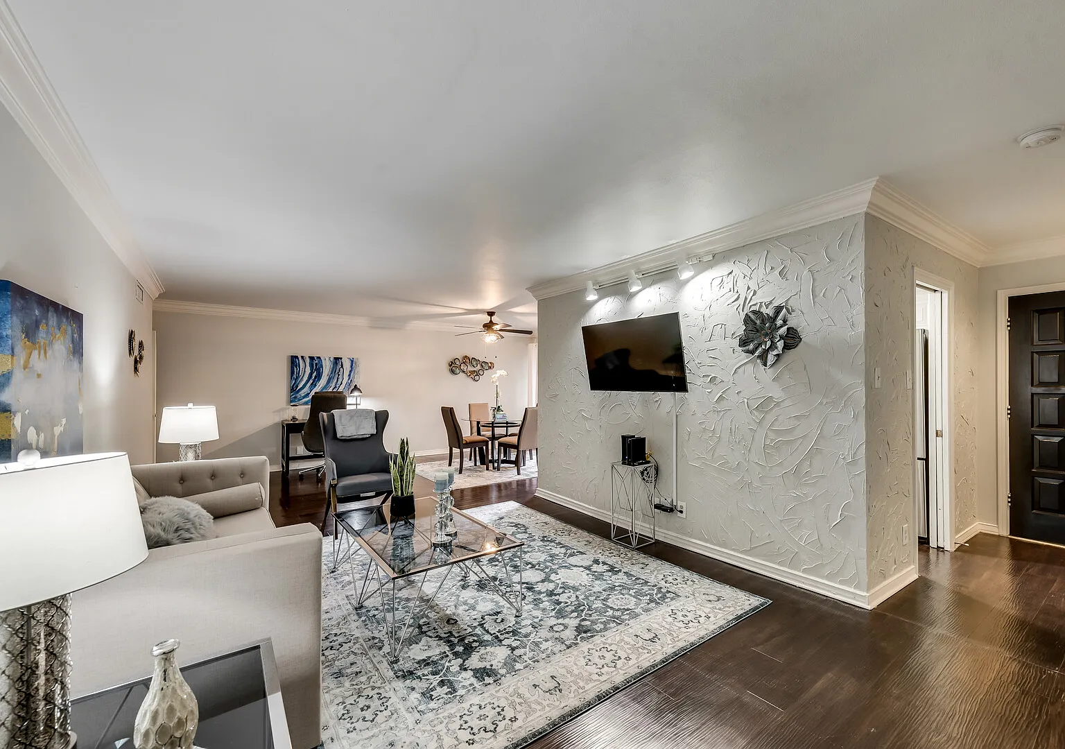 GP66B World Cup Stay - 10 min to AT&T - Sleeps 4 - Public Transit — Photo 1