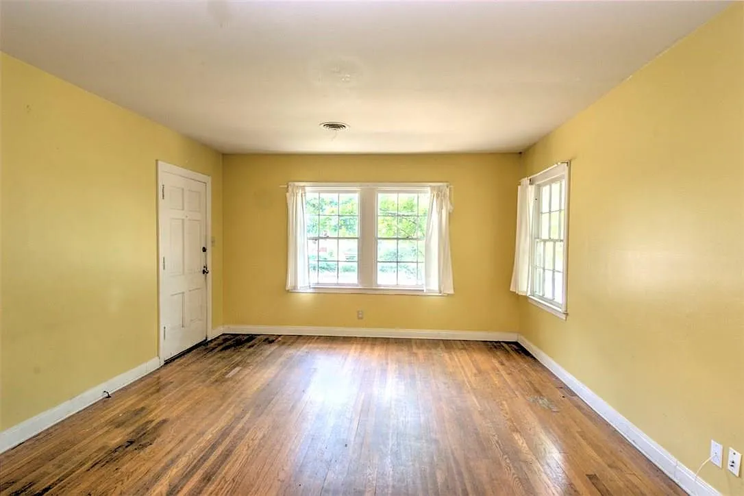 2 bed, 1.0 bath, 1116 sqft, $1,900 — Photo 2