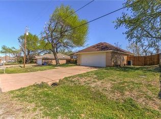 4003 Country Meadows Cir, Granbury, TX 76049