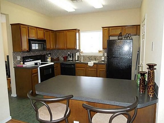 2nd image of 2325 McIntosh Dr