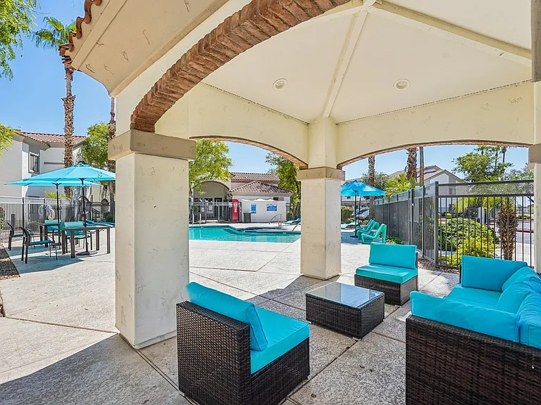 Del Mar Apartments — Photo 24