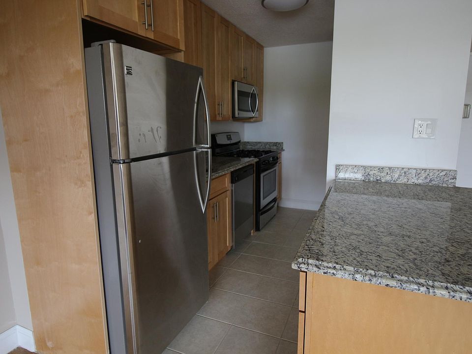 2nd image of 1133 Ogden Ave APT 4K