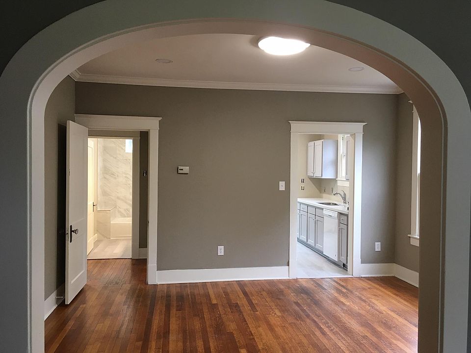 2nd image of 4820 Rusk St