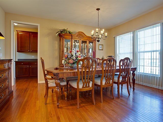 1st image of 18865 W Glenhurst Dr