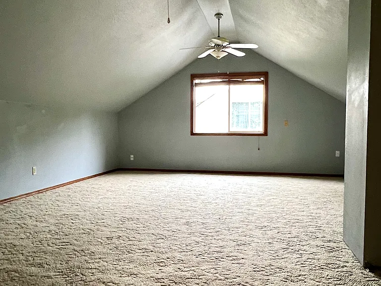 Large bonus room
