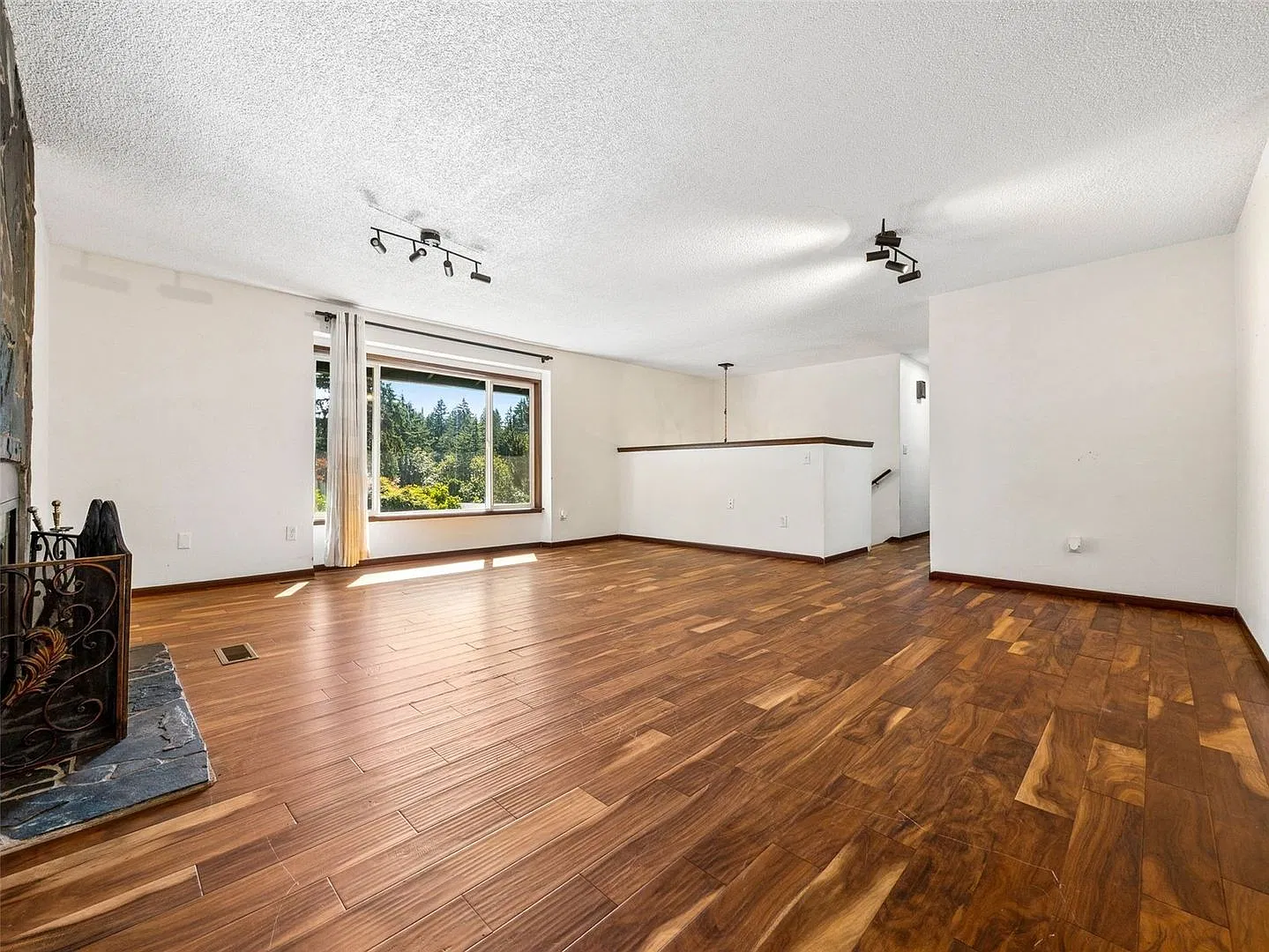 Fantastic home on large lot! — Photo 4