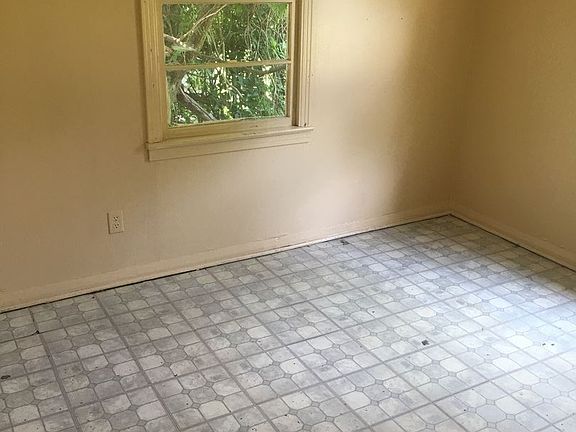 4th image of 3465 Pleasant Dr