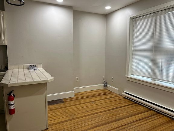 3rd image of 181 Eagle St Floor 1
