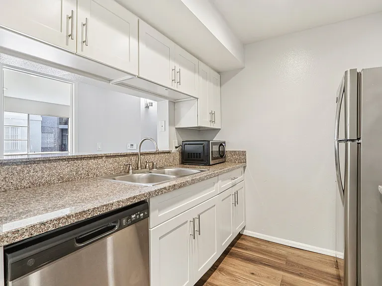 5555 Harold Way — Photo 15