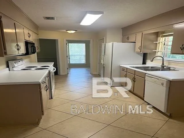 118 Sara Ave E — Photo 5