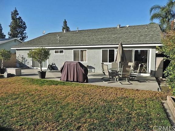 4th image of 2860 E Oak Hill Dr