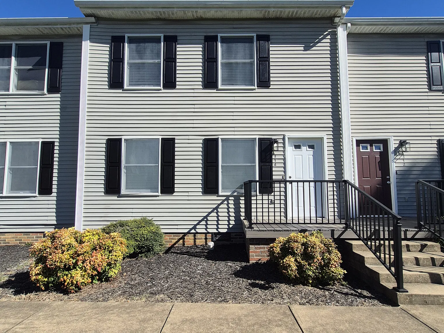 2 bed, 1.5 bath, 1100 sqft, $1,100 — Photo 1