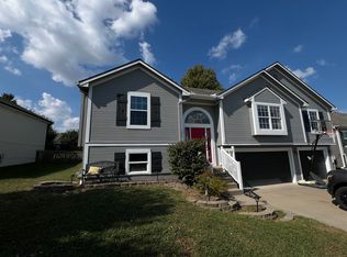 1032 Poplar Ln, Liberty, MO 64068