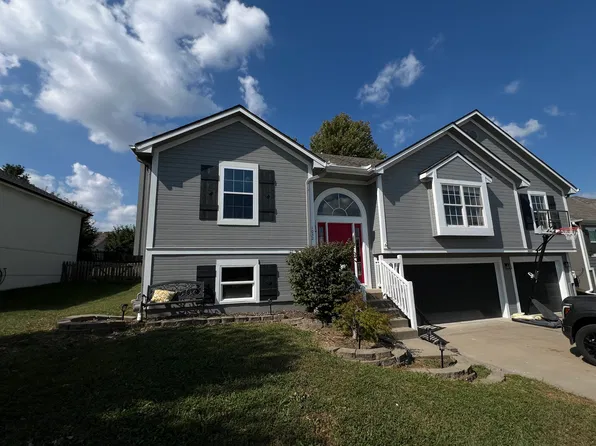 1032 Poplar Ln, Liberty, MO 64068
