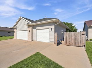 1613 S Purdue Ave, Sioux Falls, SD 57106