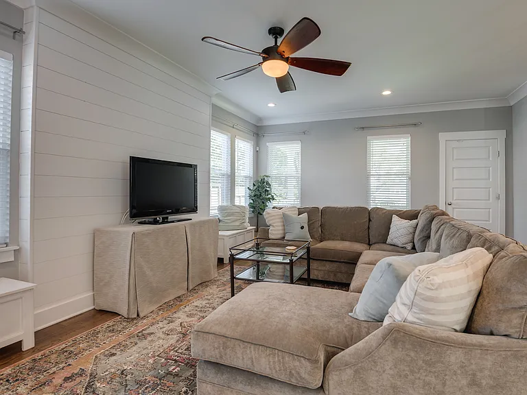 508 Morton Ave — Photo 16