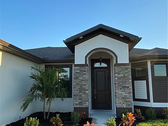 4th image of 324 NW 23rd Ter