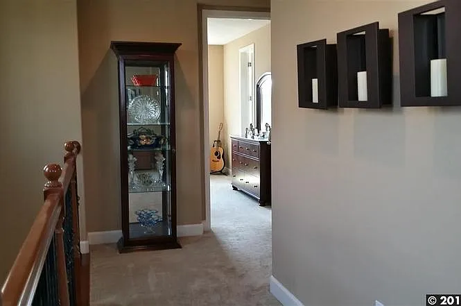 225 Nightingale Dr — Photo 13