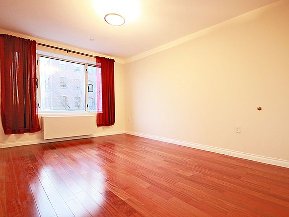 5th image of 30-85 Vernon Blvd #3F