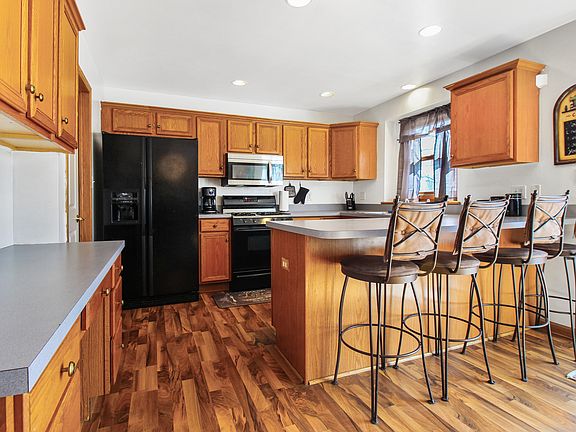 2nd image of 3744 Higgins Park S