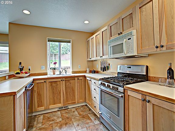4th image of 5135 NE Schoeler Cir