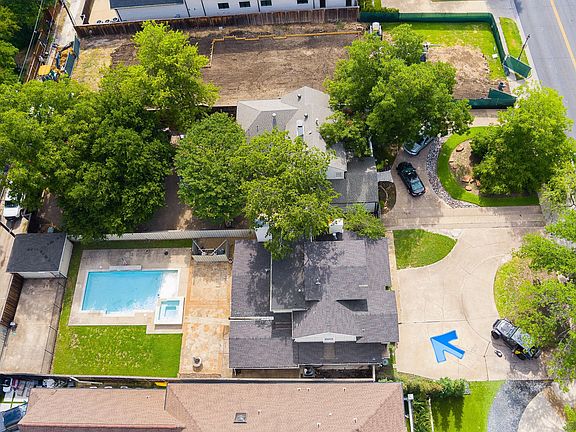 2nd image of 4524 Mockingbird Ln