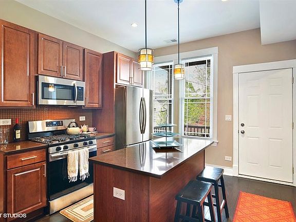 3rd image of 1927 N Lawndale Ave #2