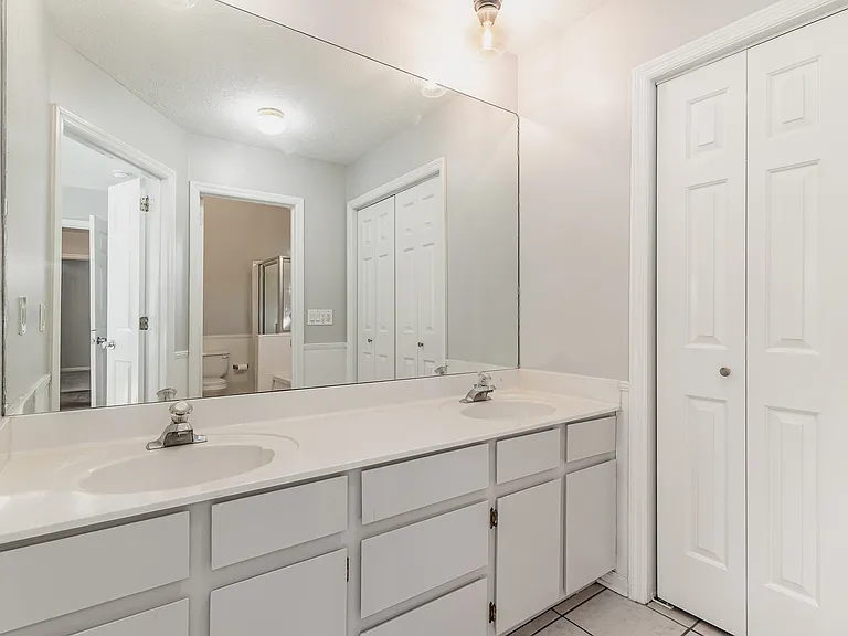 705 Ashfield Ct — Photo 13