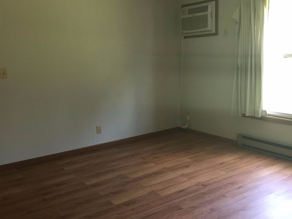 1st image of 136 Earl St APT 10