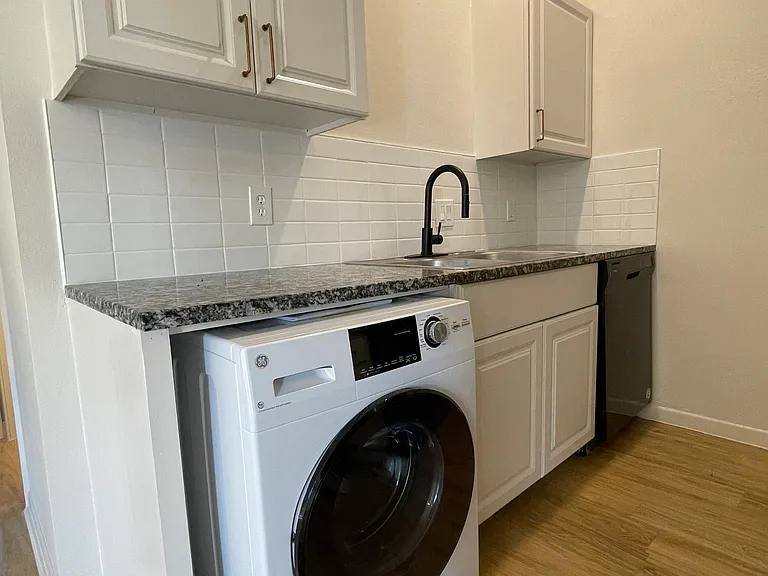 1308 Marshall St #B — Photo 3