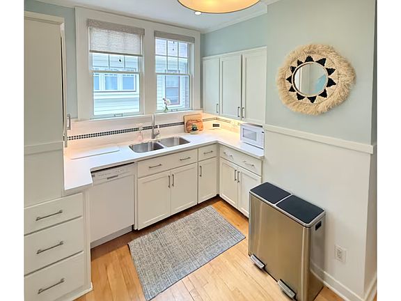 4th image of 105 Baynton Ave NE