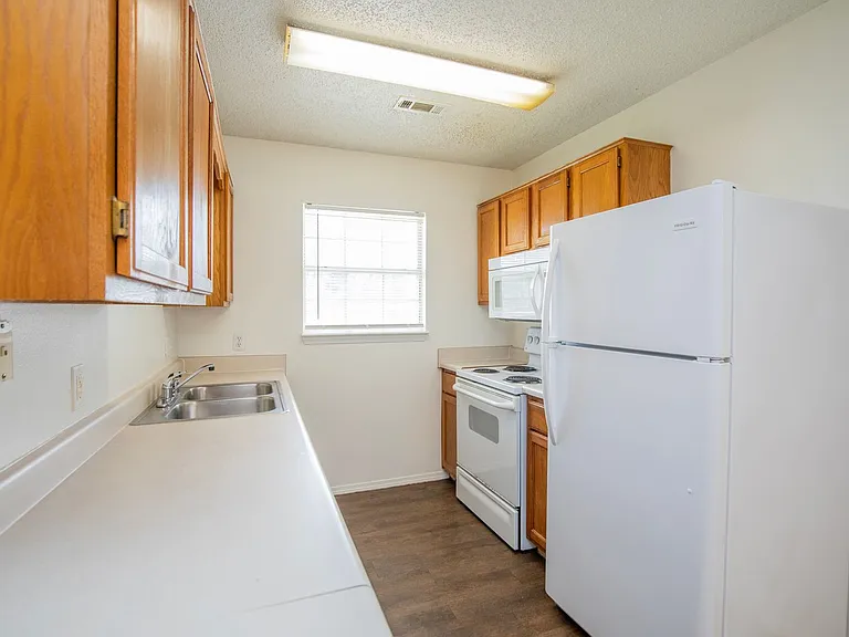 2509 Parkcrest Dr — Photo 7
