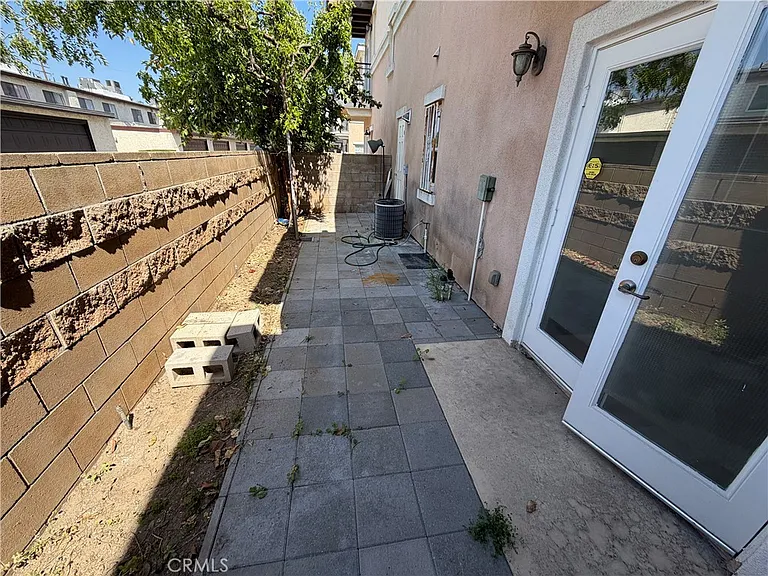 1927 Strathmore Ave #F — Photo 10