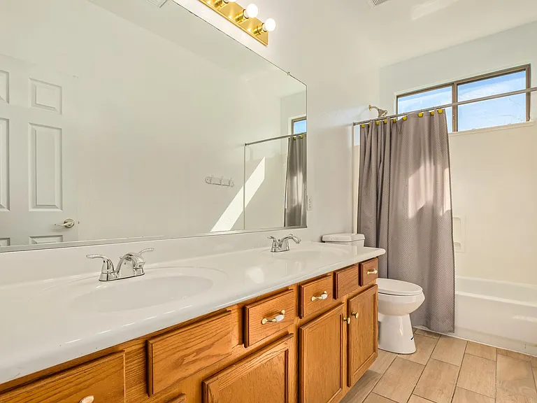 504 N Swallow Ln — Photo 24