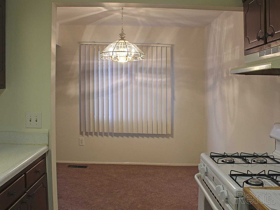 26111 Pinehurst St, photo 7