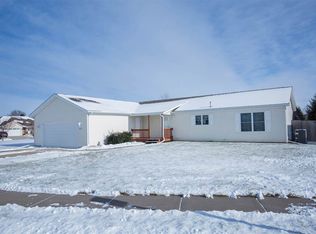 952 17th Ave, Silvis, IL 61282