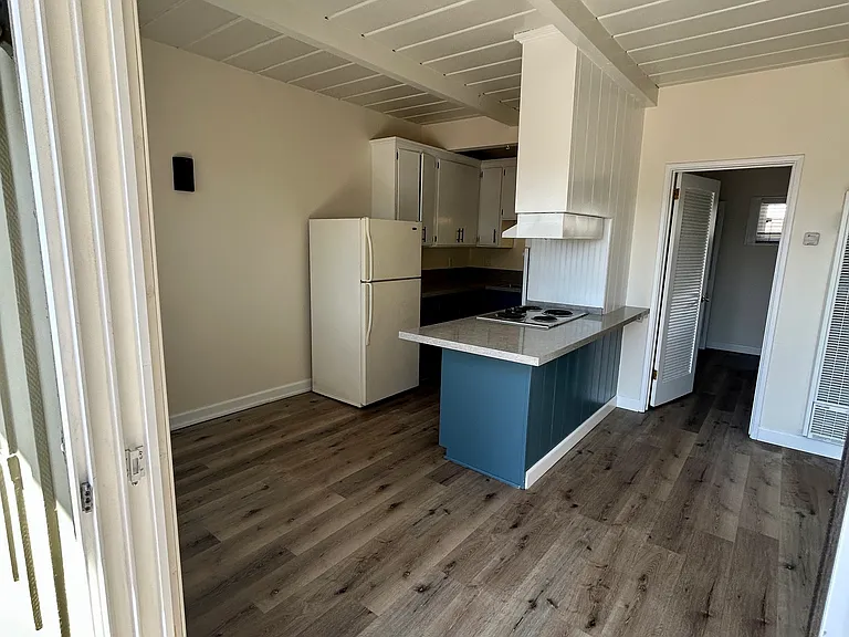 320 San Antonio Ave #320 — Photo 5