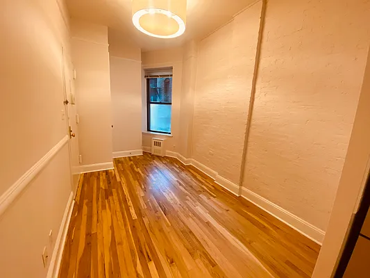Rented by Metropolis Real Estate of Manhattan | media 19