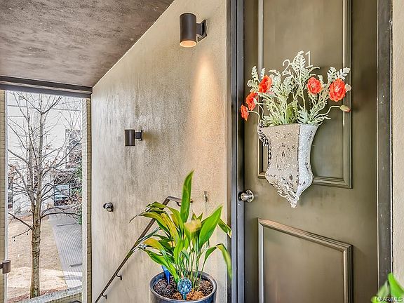 3rd image of 1617 Graham St Ste 201