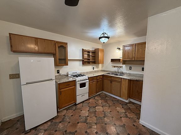 4th image of 422 W 17th St