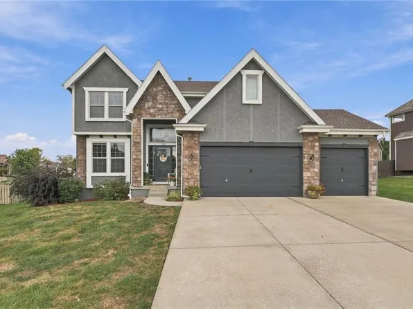 114 S Eastglen Dr, Raymore, MO 64083