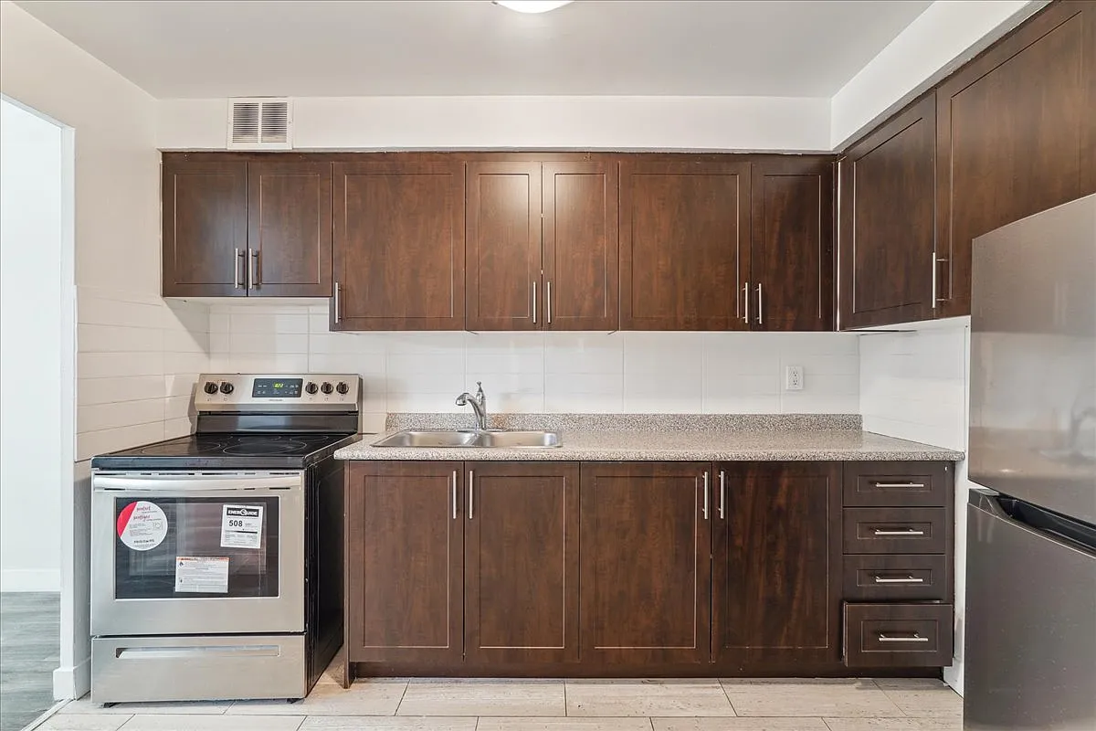 McCowan Apartments — Photo 1