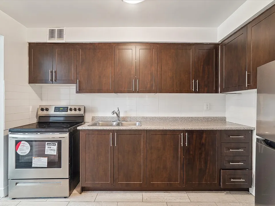 370 McCowan Rd
