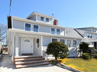 10421 200th St, Saint Albans, NY 11412