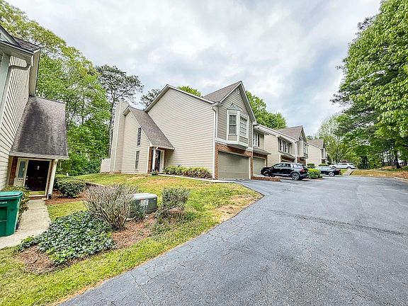 3rd image of 2934 Woodruff Dr SE